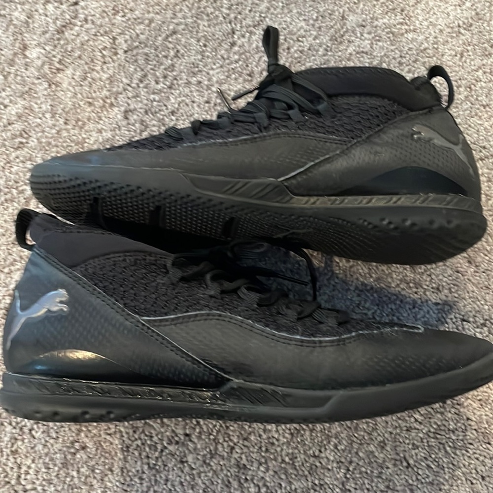 Puma indoor soccer shoes size 6.5